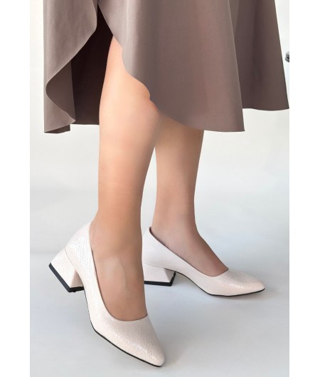 Nitya Bej Baskılı Rugan Topuklu Ayakkabı Nitya Bej Baskılı Rugan Topuklu Ayakkabı