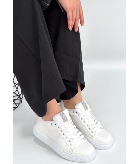 Yier Beyaz Cilt Bağcıklı Spor Ayakkabı