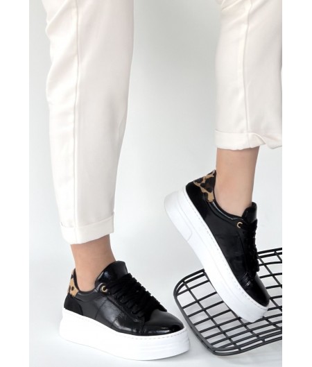 Jetan Siyah Rugan Bağcıklı Spor Ayakkabı Jetan Siyah Rugan Bağcıklı Spor Ayakkabı