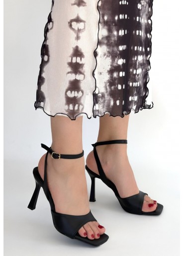 Soha Siyah Cilt Topuklu Bilekten Kemerli Ayakkabı