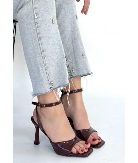 Soha Bordo Rugan Topuklu Bilekten Kemerli Ayakkabı Soha Bordo Rugan Topuklu Bilekten Kemerli Ayakkabı