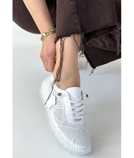 Omma Beyaz Deri Lazerli Bağcıklı Spor Ayakkabı Omma Beyaz Deri Lazerli Bağcıklı Spor Ayakkabı